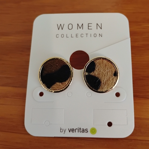 Women's Brown And Black Round Stud Earrings - Picture 4 of 4